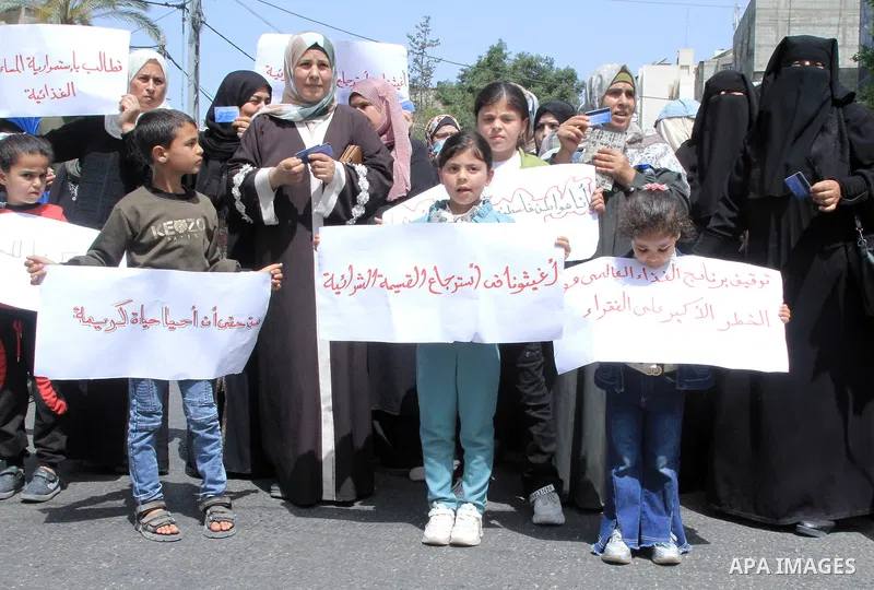 Palestinians of WFP beneficiaries take part in a protest against the stopping of aid, in front of United Nations Development Programme office (UNDP) in Gaza city on May 24, 2023. WFP pauses food distribution in Gaza foll...
