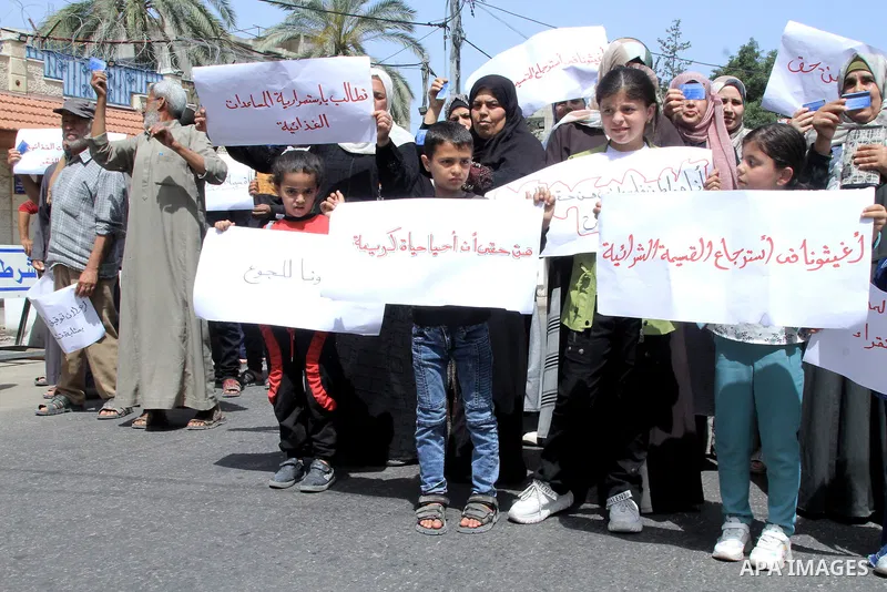 Palestinians of WFP beneficiaries take part in a protest against the stopping of aid, in front of United Nations Development Programme office (UNDP) in Gaza city on May 24, 2023. WFP pauses food distribution in Gaza foll...