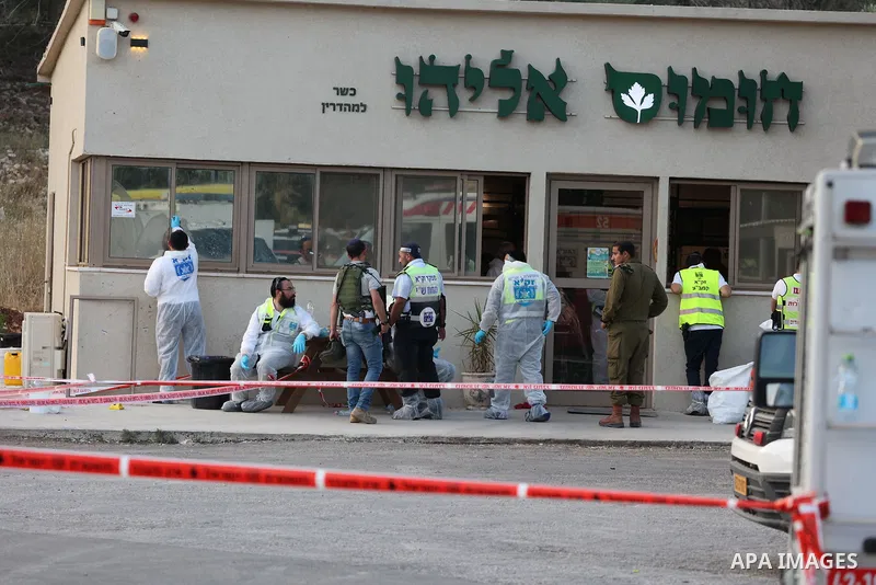 20 June 2023, Israel, Eli: Security personnel work at the scene of a shooting in the settlement of Eli, between Nablus and Ramallah, in the West Bank. According to the Israeli military, a suspected Palestinian attacker o...