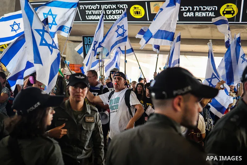 03 July 2023, Israel, Tel-aviv: Israeli officers block demonstrators during a protest against the Israeli government at Ben Gurion airport. (Credit Image: Ilia Yefimovich/dpa via ZUMA Press/APAimages)