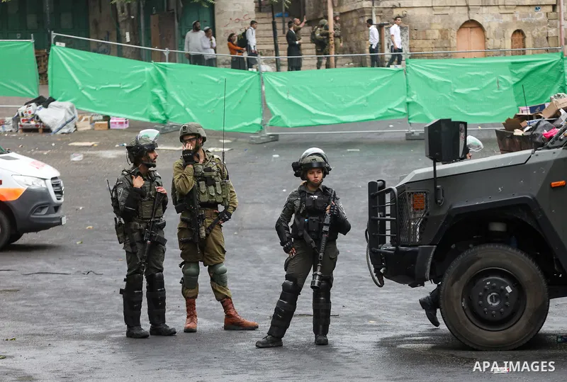 Israeli soldiers close the Bab al-Zawiya area to ensure settlers’ entry into one of the old buildings under the pretext that it is a Jewish shrine, in the West Bank city of Hebron, on October 02, 2023.At these times ever...