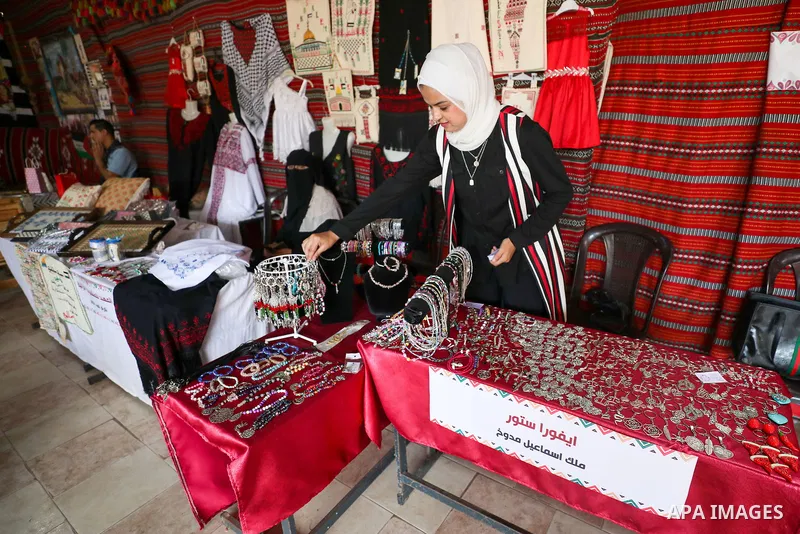 Palestinians attend an exhibition entitled “Our Palestinian Heritage” on the occasion of Palestinian Heritage Day in Beit Lahia, northern Gaza Strip on October 4, 2023. Photo by Atia Darwish\ apaimages