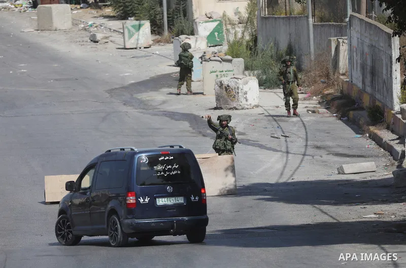 Israeli forces close the northern entrance of the Palestinian city of Hebron in the West Bank on October 08, 2023. Photo by Mamoun Wazwaz\ apaimages