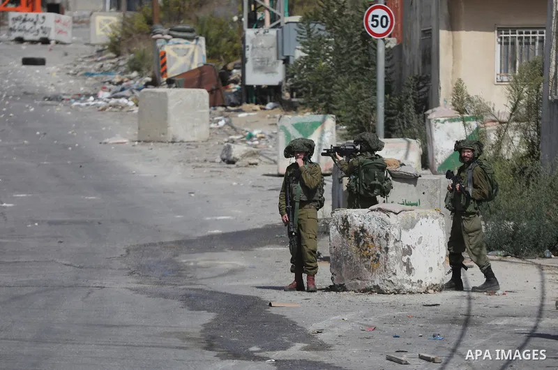 Israeli forces close the northern entrance of the Palestinian city of Hebron in the West Bank on October 08, 2023. Photo by Mamoun Wazwaz\ apaimages