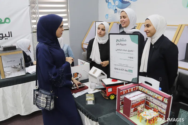 Palestinian students attend an exhibition of their projects at the University College of Applied Sciences in Gaza City on May 7, 2023. Photo by Hashem Zimmo \ apaimages