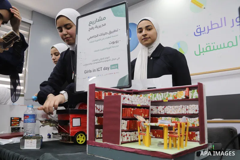 Palestinian students attend an exhibition of their projects at the University College of Applied Sciences in Gaza City on May 7, 2023. Photo by Hashem Zimmo \ apaimages