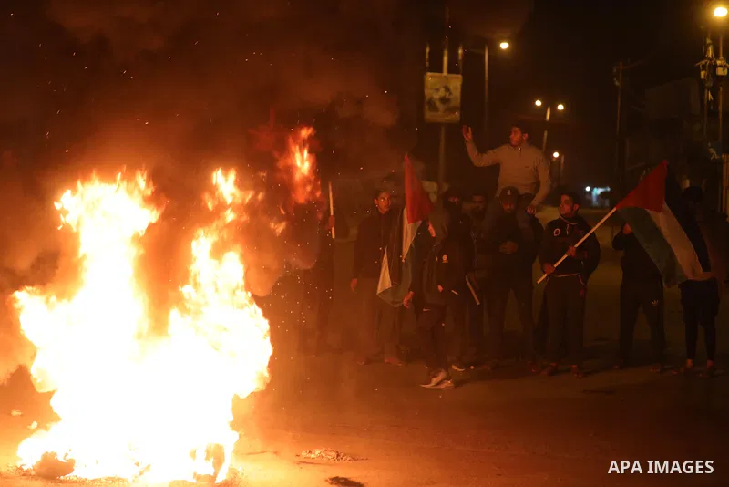 Palestinians shout slogans and burn tires during a protest against the Israeli massacre in Nablus, in Deir al Balah, in the center of Gaza strip on February 26, 2023. Photo by Ashraf Amra\ apaimages