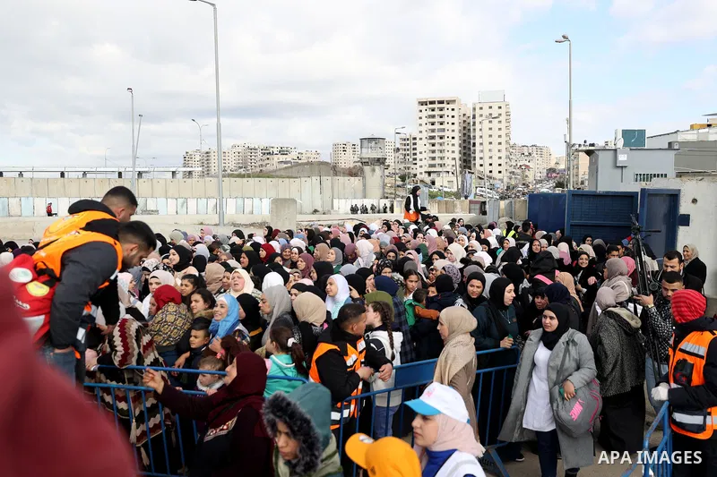 Palestinian Muslim worshippers heading to Jerusalem's Al-Aqsa Mosque compound to attend the second Friday prayer of the holy month of Ramadan, cross the Israeli held Qalandya checkpoint, in the West Bank on March 31, 202...