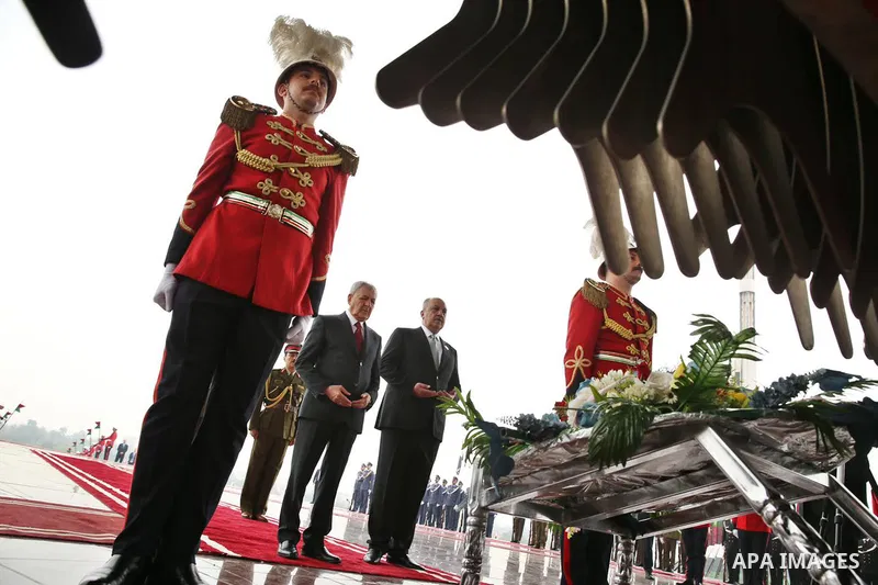 Iraqi President Abdul Latif Rashid lays a wreath at the Tomb of the Unknown Soldier on the occasion of the anniversary of the founding of the Iraqi army on January 6, 2023. Photo by Iraqi Presidency Office/APAimages