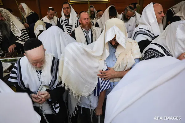October 4, 2023, Jerusalem: Jerusalem (-), 04/10/2023.- Orthodox Jews attend the Priestly Blessing 'Birkat Kohanim' prayer during the Feast of Tabernacles at the Western Wall in Jerusalem's Old City, 04 October 2023. The...