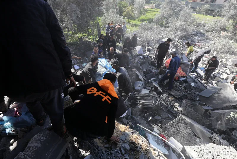 Locals conduct search and rescue operations among the rubble of buildings destroyed by an Israeli attack on Zawaida in Deir al Balah, Gaza on February 22, 2024. Photo by Omar Ashtawy\ apaimages