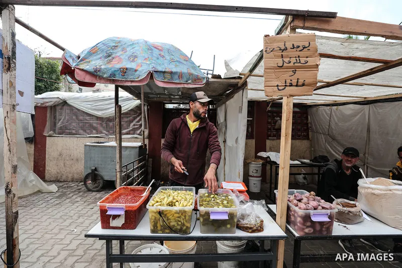 Palestinians, who took refuge in Dair El-Balah City, flock to the bazaars to meet their needs as Israeli attacks continue in Dair El-Balah, Gaza Strip on February 24, 2024. Photo by Bashar Taleb\ apaimages