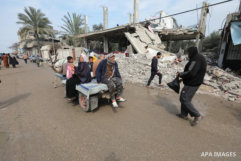 Palestinians, who took refuge in Dair El-Balah City, flock to the bazaars to meet their needs as Israeli attacks continue in Dair El-Balah, Gaza Strip on February 24, 2024. Photo by Bashar Taleb\ apaimages