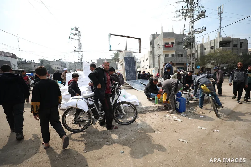 Palestinians, who took refuge in Dair El-Balah City, flock to the bazaars to meet their needs as Israeli attacks continue in Dair El-Balah, Gaza Strip on February 24, 2024. Photo by Bashar Taleb\ apaimages