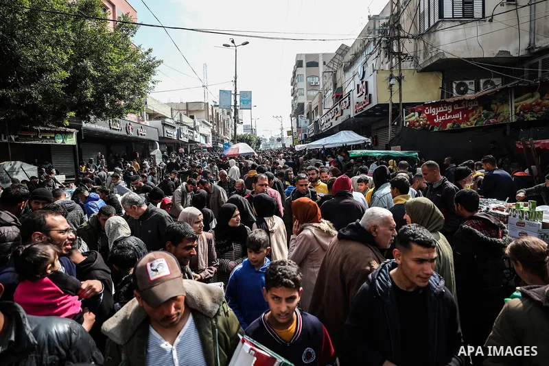 Palestinians, who took refuge in Dair El-Balah City, flock to the bazaars to meet their needs as Israeli attacks continue in Dair El-Balah, Gaza Strip on February 24, 2024. Photo by Bashar Taleb\ apaimages