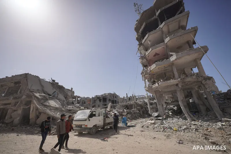 Some Palestinians return to their demolished homes, destroyed by Israeli airstrike, as the withdrawal of the Israeli forces from some areas of Khan Yunis. Photo by Bashar Taleb\ apaimages