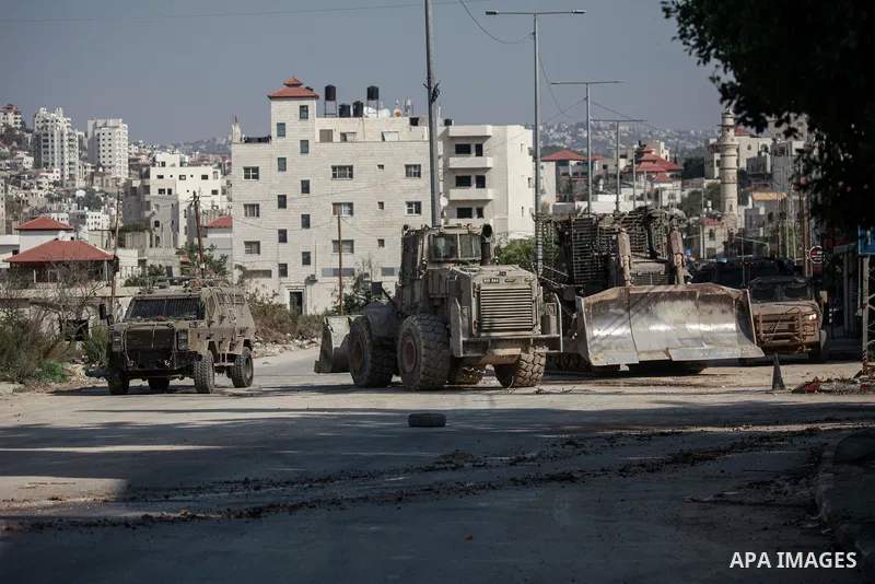 Israeli soldiers reacts during a raid carried out by Israeli forces in the West Bank city of Tulkarem, 07 November 2024. According to the Palestinian Health Ministry in the West Bank, at least one Palestinian was killed...