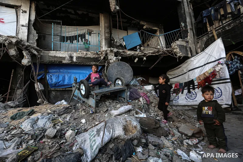 Displaced Palestinians try to go about their daily lives during Eid al-Fitr holiday, in Jabalia school in Jabalia refugee camp, in the northern Gaza Strip March 31, 2025. Photo by Omar Ashtawy\ apaimages