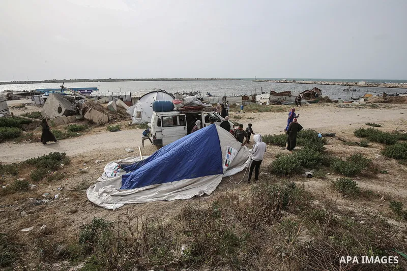 Displaced Palestinians set up makeshift tents at the Gaza Port for shelter following Israel attacks on northern of Gaza Strip, on May 18, 2025. Civilians forced to flee from the northern and eastern regions now live in m...