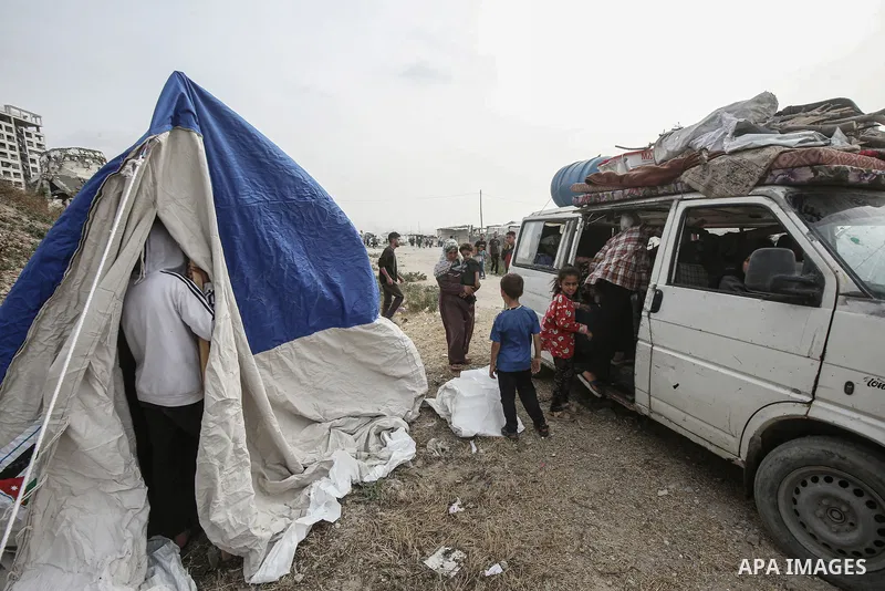 Displaced Palestinians set up makeshift tents at the Gaza Port for shelter following Israel attacks on northern of Gaza Strip, on May 18, 2025. Civilians forced to flee from the northern and eastern regions now live in m...