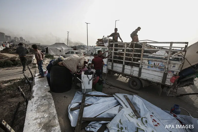 Displaced Palestinians set up makeshift tents at the Gaza Port for shelter following Israel attacks on northern of Gaza Strip, on May 18, 2025. Civilians forced to flee from the northern and eastern regions now live in m...
