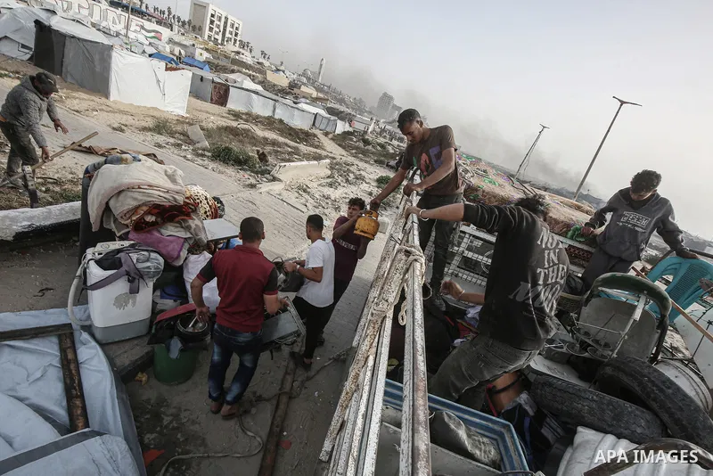 Displaced Palestinians set up makeshift tents at the Gaza Port for shelter following Israel attacks on northern of Gaza Strip, on May 18, 2025. Civilians forced to flee from the northern and eastern regions now live in m...
