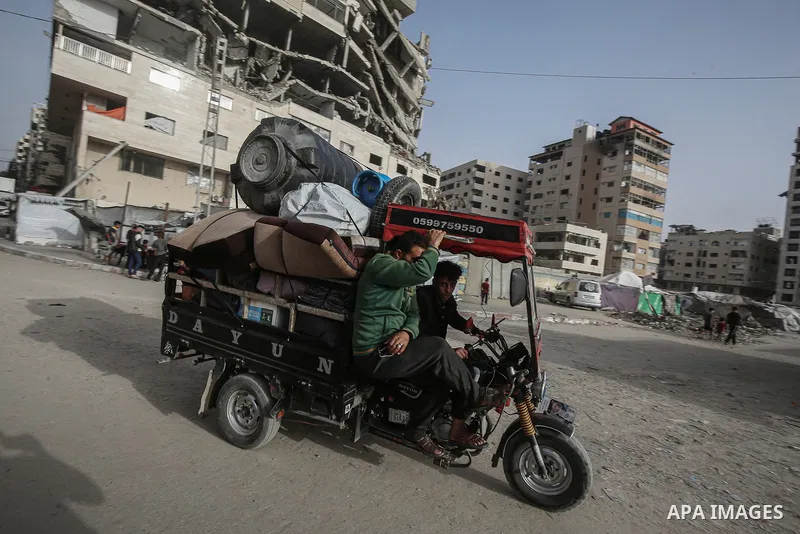 Displaced Palestinians set up makeshift tents at the Gaza Port for shelter following Israel attacks on northern of Gaza Strip, on May 18, 2025. Civilians forced to flee from the northern and eastern regions now live in m...