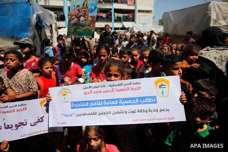 Palestinians participate in a solidarity stand in support of UNRWA, in light of the ongoing campaign against it at the Abu Helou East School in Al-Bureij camp, central Gaza Strip. Photo by Moiz Salhi \ apaimages