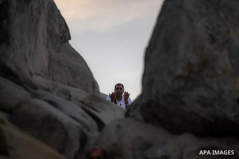 Muslim pilgrims gather at Jabal Al-Rahmah, also known as Mount Arafat, during the annual hajj pilgrimage, outside the holy city of Mecca, Saudi Arabia, June 5, 2025. Photo by Saudi Press Agency