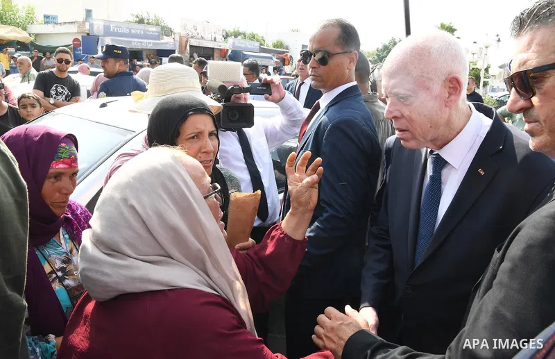 Tunisian President Kais Saied visited the National Pedagogical Center before touring Souk el-Asr. He also stopped at Rabita Hospital, Bab Saadoun, Bab el-Assal, and Ouled Hafouz Street. The visit concluded with an inspec...