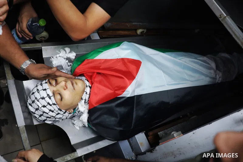 GRAPHIC CONTENT: Relatives of the deceased mourn during the funeral of a Palestinian killed in an Israeli raid in Balata camp, in Nablus, West Bank, on September 03, 2025. Photo by Mahmoud Nasser\ apaimages EDITORS: GRAP...