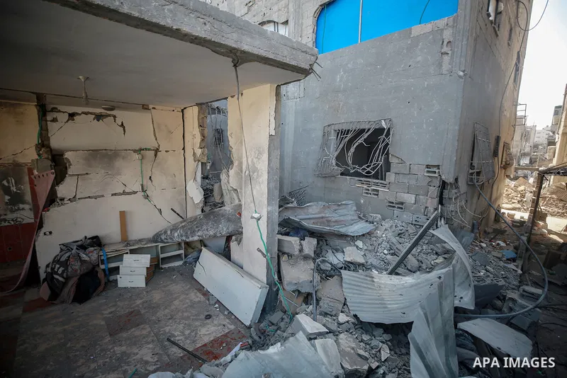 An unexploded bomb remains in the home of the Al-Hatu family in the Al-Nafaq neighborhood of Gaza City on October 31, 2025. The Mark 84 (MK-84) bomb, a free-fall weapon capable of destroying entire buildings or causing e...