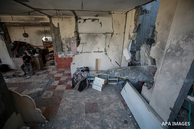 An unexploded bomb remains in the home of the Al-Hatu family in the Al-Nafaq neighborhood of Gaza City on October 31, 2025. The Mark 84 (MK-84) bomb, a free-fall weapon capable of destroying entire buildings or causing e...