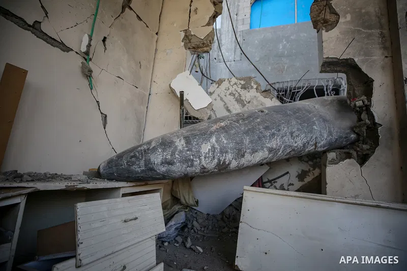 An unexploded bomb remains in the home of the Al-Hatu family in the Al-Nafaq neighborhood of Gaza City on October 31, 2025. The Mark 84 (MK-84) bomb, a free-fall weapon capable of destroying entire buildings or causing e...
