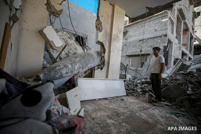An unexploded bomb remains in the home of the Al-Hatu family in the Al-Nafaq neighborhood of Gaza City on October 31, 2025. The Mark 84 (MK-84) bomb, a free-fall weapon capable of destroying entire buildings or causing e...