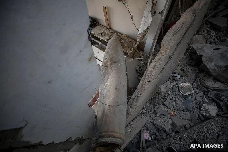 An unexploded bomb remains in the home of the Al-Hatu family in the Al-Nafaq neighborhood of Gaza City on October 31, 2025. The Mark 84 (MK-84) bomb, a free-fall weapon capable of destroying entire buildings or causing e...