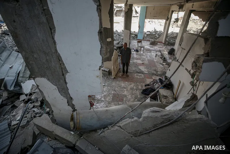 An unexploded bomb remains in the home of the Al-Hatu family in the Al-Nafaq neighborhood of Gaza City on October 31, 2025. The Mark 84 (MK-84) bomb, a free-fall weapon capable of destroying entire buildings or causing e...