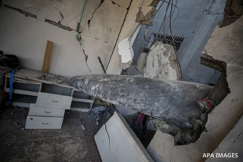 An unexploded bomb remains in the home of the Al-Hatu family in the Al-Nafaq neighborhood of Gaza City on October 31, 2025. The Mark 84 (MK-84) bomb, a free-fall weapon capable of destroying entire buildings or causing e...