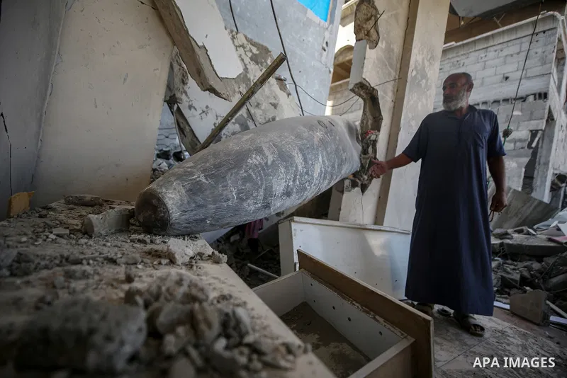 An unexploded bomb remains in the home of the Al-Hatu family in the Al-Nafaq neighborhood of Gaza City on October 31, 2025. The Mark 84 (MK-84) bomb, a free-fall weapon capable of destroying entire buildings or causing e...