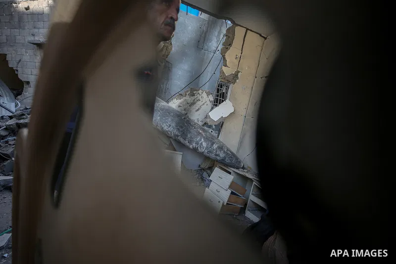 An unexploded bomb remains in the home of the Al-Hatu family in the Al-Nafaq neighborhood of Gaza City on October 31, 2025. The Mark 84 (MK-84) bomb, a free-fall weapon capable of destroying entire buildings or causing e...