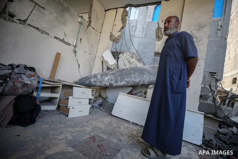 An unexploded bomb remains in the home of the Al-Hatu family in the Al-Nafaq neighborhood of Gaza City on October 31, 2025. The Mark 84 (MK-84) bomb, a free-fall weapon capable of destroying entire buildings or causing e...