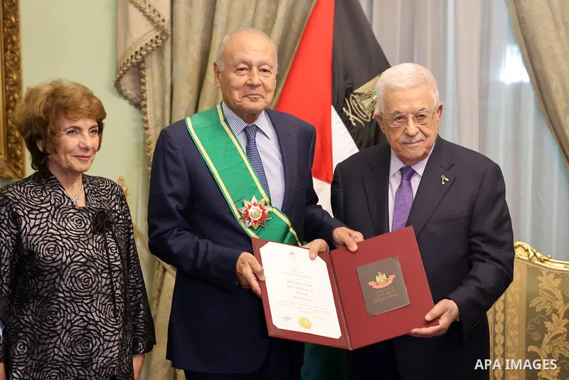 Palestinian President Mahmoud Abbas meets and honors Arab League Secretary-General Ahmed Abu El-Gheit during a meeting in Cairo. Cairo, Egypt, October 31, 2025. Photo by Thaer Ganaim\ apaimages