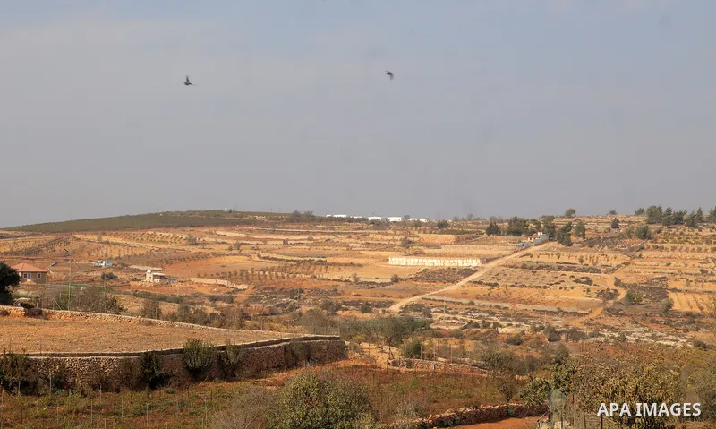 Israeli forces set up new settlement caravans in the Gush Etzion settlement bloc in the southern West Bank, on farmland belonging to Palestinian farmers from the town of Beit Ummar, north of Hebron. Hebron, West Bank, No...