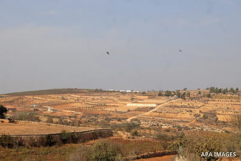 Israeli forces set up new settlement caravans in the Gush Etzion settlement bloc in the southern West Bank, on farmland belonging to Palestinian farmers from the town of Beit Ummar, north of Hebron. Hebron, West Bank, No...