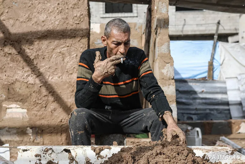 Palestinian Ahmed Al-Mabhuh, a cancer patient from Al-Bureij refugee camp in the central Gaza Strip, is building a mud house with his own hands using traditional techniques. This is due to the severe shortage of building...