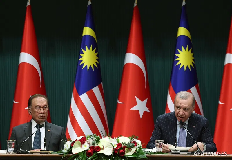 Turkey and Malaysia signed several agreements in various fields on Wednesday, in the presence of Turkish President Recep Tayyip Erdoğan and Malaysian Prime Minister Anwar Ibrahim, following the first meeting of the Turke...