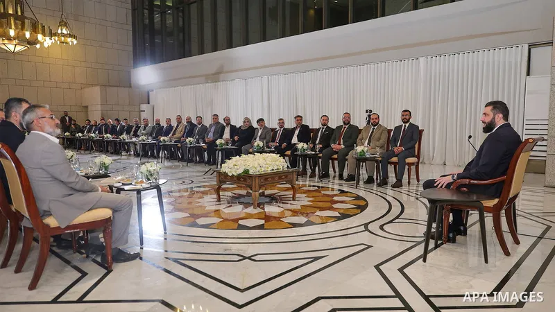 Syrian President Ahmed al-Sharaa met with a number of journalists and civil society activists at the People's Palace in Damascus, where he discussed with them the role of media and community initiatives in raising public...