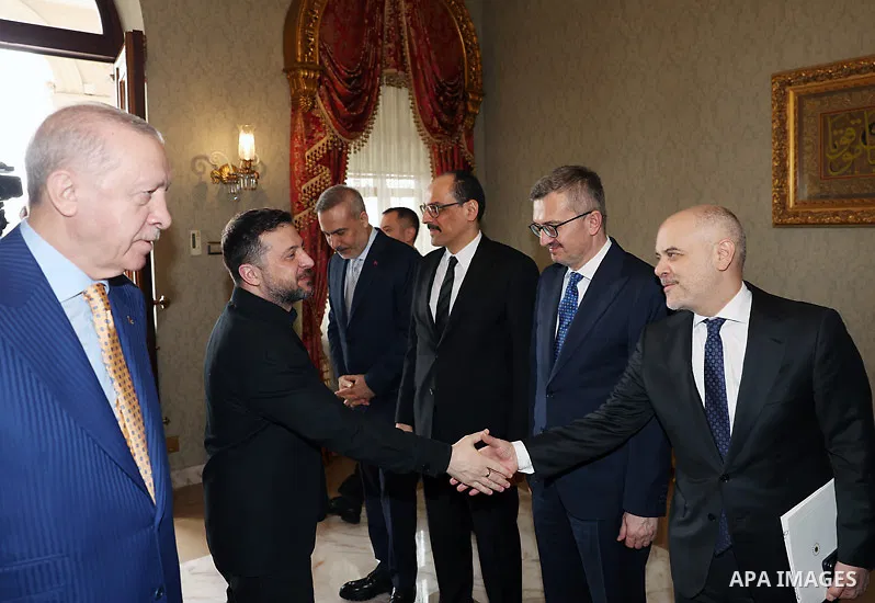 Turkish President Recep Tayyip Erdoğan receives his Ukrainian counterpart Volodymyr Zelensky at Dolmabahçe Palace in Istanbul during an official welcoming ceremony, before holding a bilateral meeting to discuss bilateral...