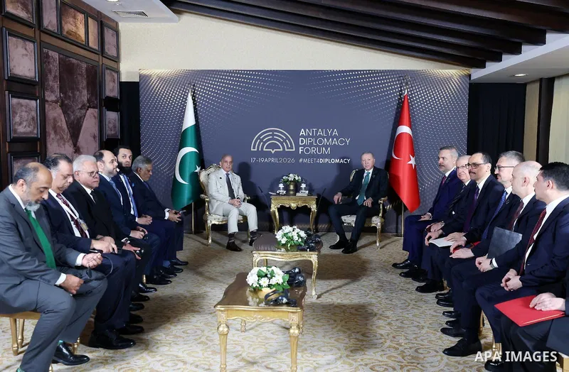 Turkish President Recep Tayyip Erdoğan meets with Pakistani Prime Minister Shehbaz Sharif on the sidelines of the Antalya Diplomacy Forum in Turkey, April 17, 2026. Photo by Turkish presidency \ apaimages