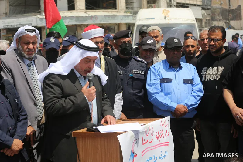 The National Gathering of Palestinian Tribes, Clans, and Families organized a demonstration in Gaza, with the participation of dignitaries and family representatives. During the demonstration, they expressed their reject...